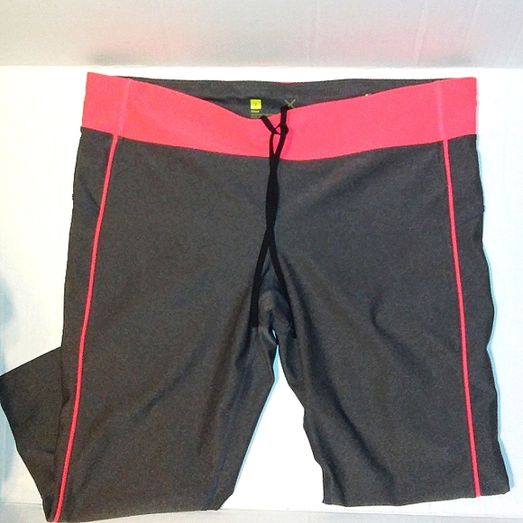 NWOT~XERSION~Women's Moisture Wicking Athletic Capri Pants~Large - Picture 3 of 14